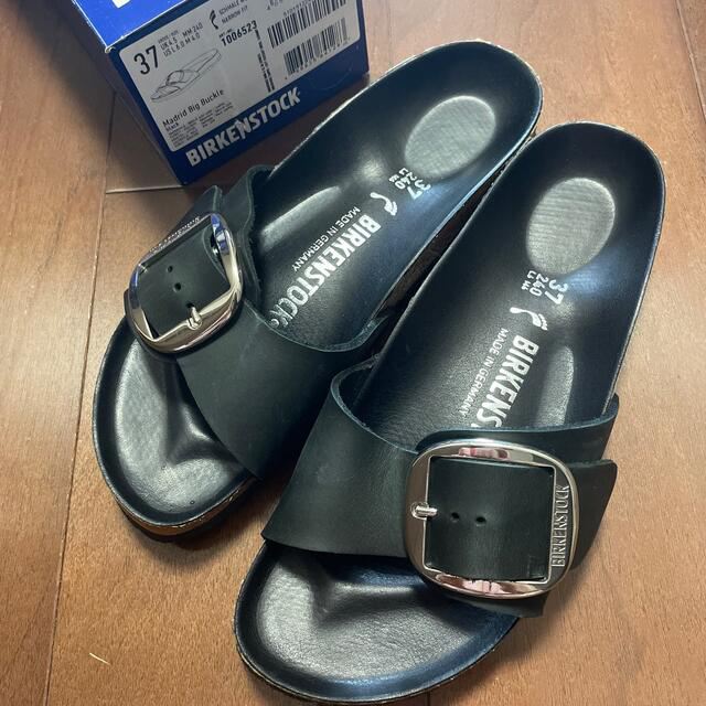 BIRKENSTOCK(ビルケンシュトック)のビルケンシュトック👣マドリッド ビッグバックル 黒　37 レディースの靴/シューズ(サンダル)の商品写真