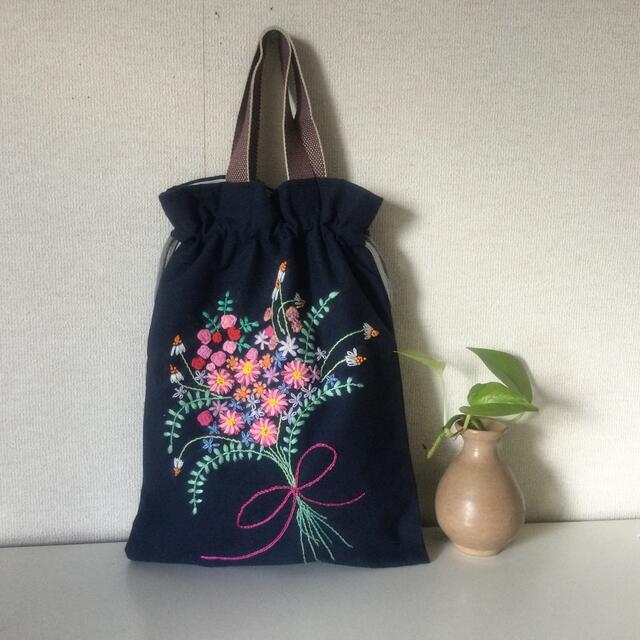 ねここ様専用❗️刺繍巾着バッグ　ピンクの花束 ハンドメイドのファッション小物(ポーチ)の商品写真