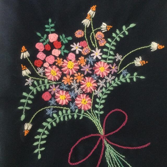 ねここ様専用❗️刺繍巾着バッグ　ピンクの花束 ハンドメイドのファッション小物(ポーチ)の商品写真