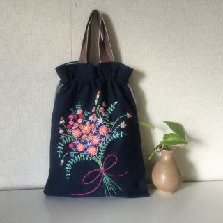 ねここ様専用❗️刺繍巾着バッグ　ピンクの花束(ポーチ)