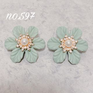 no.597 フラワー グリーン パール ビジュー ピアス、イヤリング(ピアス)