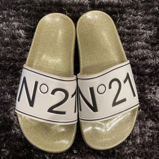 ヌメロヴェントゥーノ(N°21)のヌメロヴェントゥーノ　サンダル　美品　本物(サンダル)