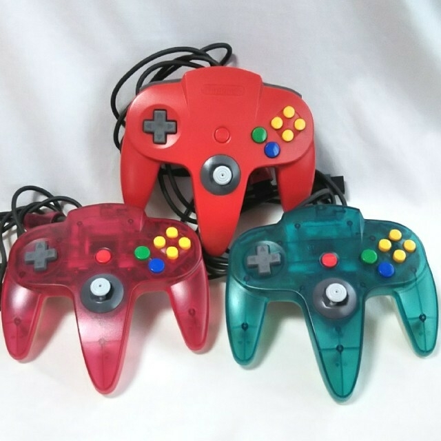 NINTENDO 64(ニンテンドウ64)の任天堂 64コントローラー 3個セット+α エンタメ/ホビーのゲームソフト/ゲーム機本体(その他)の商品写真