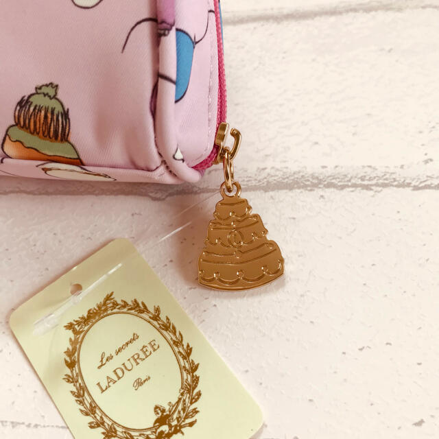 LADUREE(ラデュレ)のラデュレ　LADUREE  ポーチ　マカロン　カップケーキ レディースのファッション小物(ポーチ)の商品写真