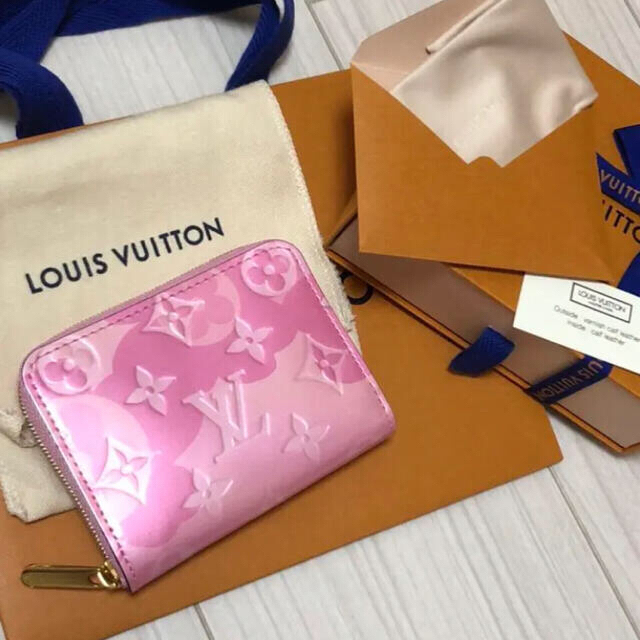 LOUIS VUITTON(ルイヴィトン)のルイヴィトン　日本限定　ジッピー・コイン パース　ライトピンク　新品 レディースのファッション小物(財布)の商品写真