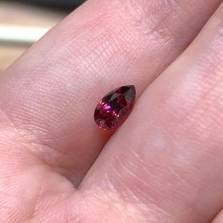 ロードライトガーネット0.57ct 🌟ピアッちゃん作品💎梅干しライブご紹介(その他)