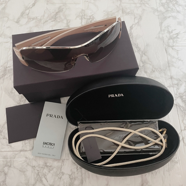 PRADA サングラス　美品　SPR56H