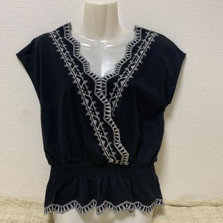 ジーナシス(JEANASIS)の☆★新品未使用★☆ジーナシス　カシュクール刺繍トップス　黒(カットソー(半袖/袖なし))