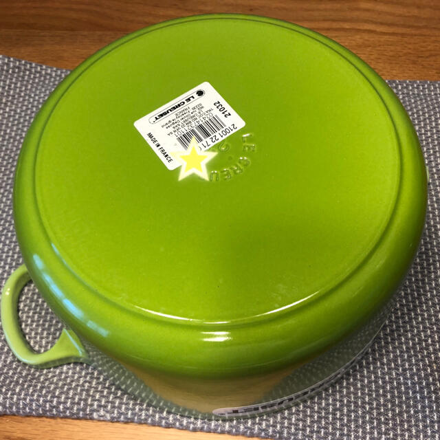 LE CREUSET(ルクルーゼ)の【ゆうゆう様専用】ココット・ロンド 22cm フルーツグリーン インテリア/住まい/日用品のキッチン/食器(鍋/フライパン)の商品写真