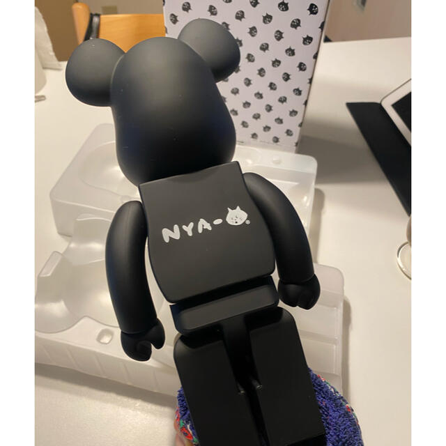 MEDICOM TOY(メディコムトイ)のBE@RBRICK にゃー 400％/ネネット にゃー ベアブリック エンタメ/ホビーのおもちゃ/ぬいぐるみ(キャラクターグッズ)の商品写真