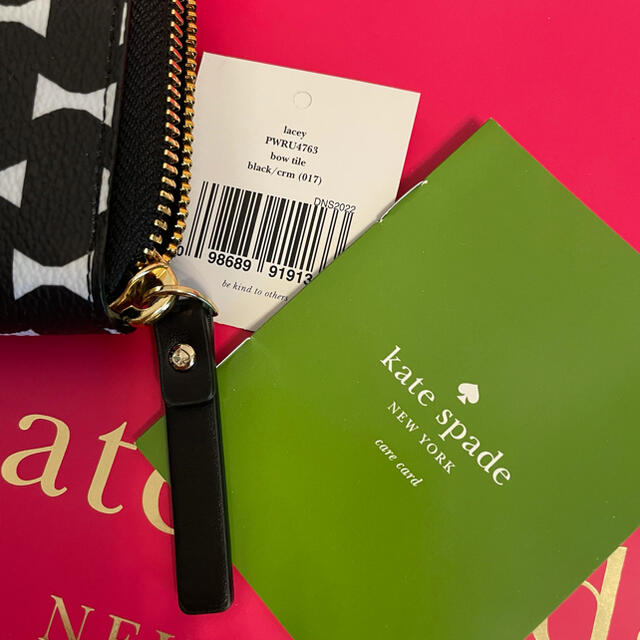 未使用《kate spade》ケイトスペード　りぼんモチーフ　長財布　ウォレット