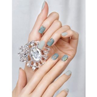 SWAROVSKI(スワロフスキー)のちいさん様専用ページ★ コスメ/美容のネイル(つけ爪/ネイルチップ)の商品写真