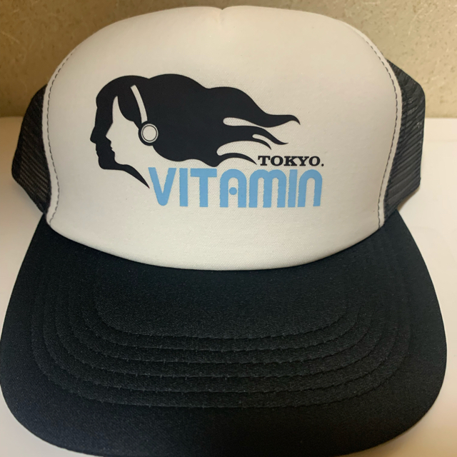 GDC(ジーディーシー)の限定　tokyovitamin キャップ メンズの帽子(キャップ)の商品写真