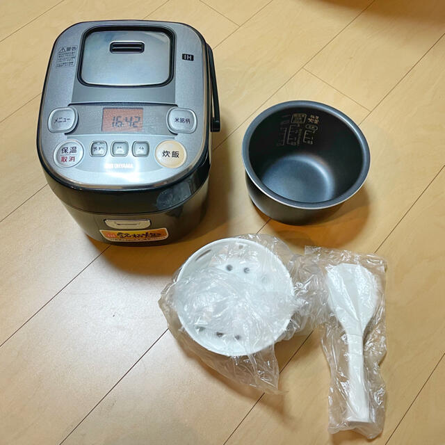 アイリスオーヤマ(アイリスオーヤマ)のアイリスオーヤマ　RC-IB30-B IH炊飯器 3合 スマホ/家電/カメラの調理家電(炊飯器)の商品写真