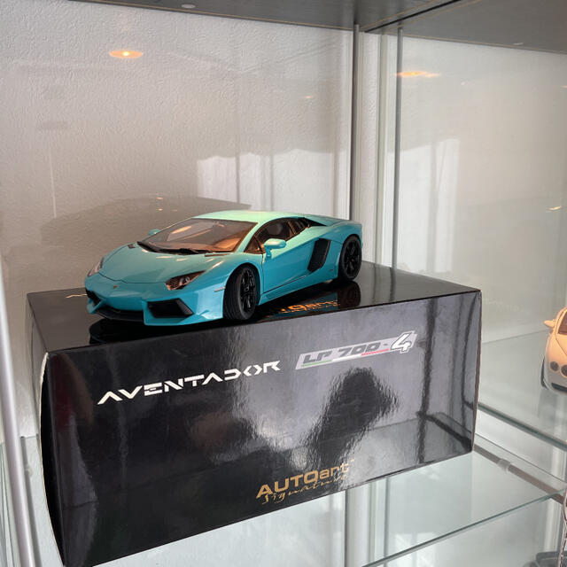 イーニナ様専用 AUTOart 1/18 アヴェンタドール 輝く高品質な www