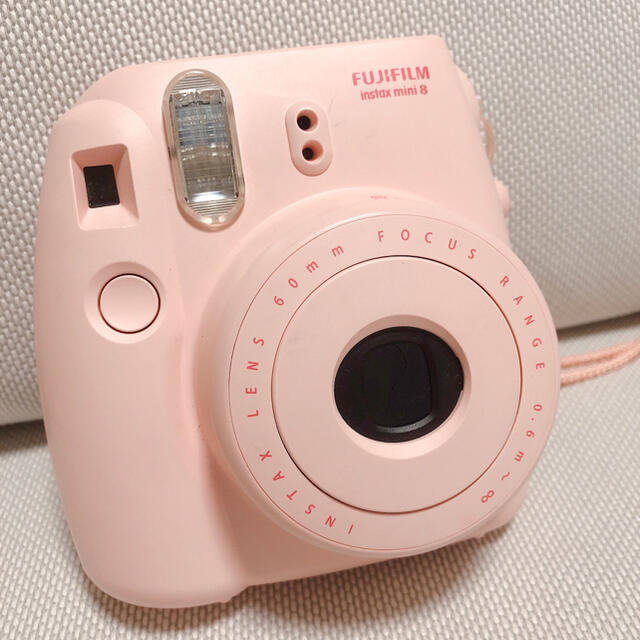 富士フイルム(フジフイルム)のFUJI FILM INSTAX mini8 ピンク　チェキ本体カバー付き スマホ/家電/カメラのカメラ(フィルムカメラ)の商品写真