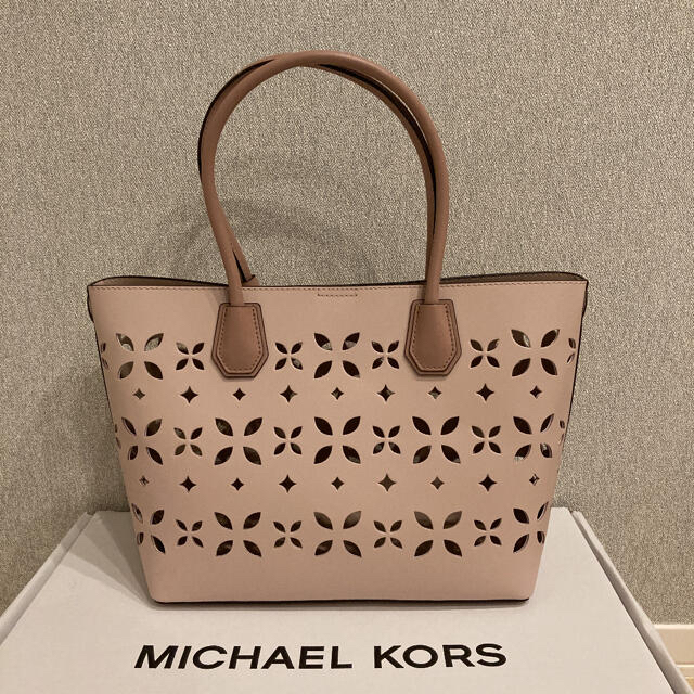 Michael Kors(マイケルコース)のマイケルコースバック　ハンドバッグ トートバッグ　フローラ　ピンク レディースのバッグ(トートバッグ)の商品写真