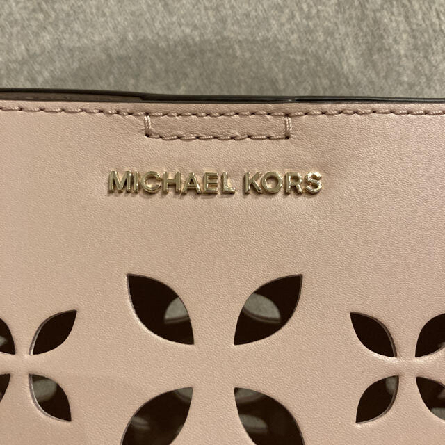 Michael Kors(マイケルコース)のマイケルコースバック　ハンドバッグ トートバッグ　フローラ　ピンク レディースのバッグ(トートバッグ)の商品写真