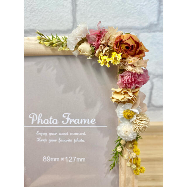 ドライフラワー フォトフレーム❁¨̮③ 黄色 ローズ 薔薇 ミモザ 写真立て ハンドメイドのフラワー/ガーデン(ドライフラワー)の商品写真