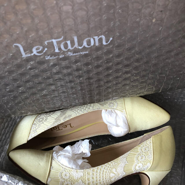 Le Talon(ルタロン)のLeTalon（ルタロン）イエローサイドレースパンプス レディースの靴/シューズ(ハイヒール/パンプス)の商品写真