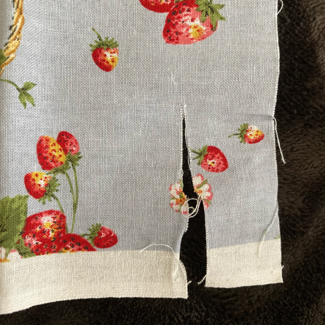 生地 綿 コットン はぎれ かわいい生地 イチゴ いちご 苺 バスケット ハンドメイドの素材/材料(生地/糸)の商品写真