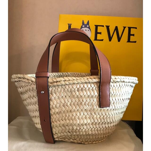 LOEWE(ロエベ)の希少　　ロエベ　トトロ　コラボ籠バック　新品　正規品 レディースのバッグ(かごバッグ/ストローバッグ)の商品写真