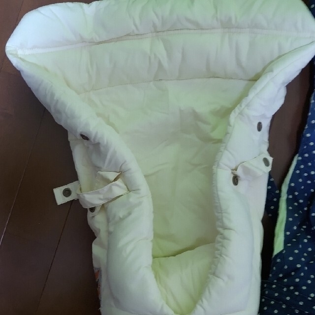 Ergobaby(エルゴベビー)のエルゴベビー＆☆おまけつき☆ キッズ/ベビー/マタニティの外出/移動用品(抱っこひも/おんぶひも)の商品写真