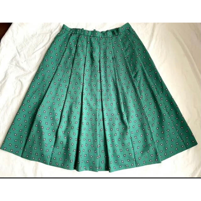 W77 LL XL  13号　15号　緑　グリーン　ひだ　プリーツ　柄 レディースのスカート(ひざ丈スカート)の商品写真
