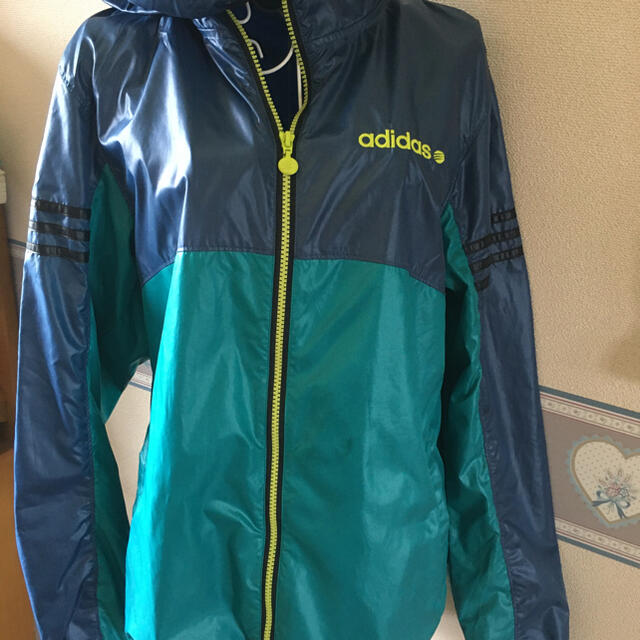 adidas(アディダス)のアディダス　ウインドブレーカー レディースのジャケット/アウター(ナイロンジャケット)の商品写真