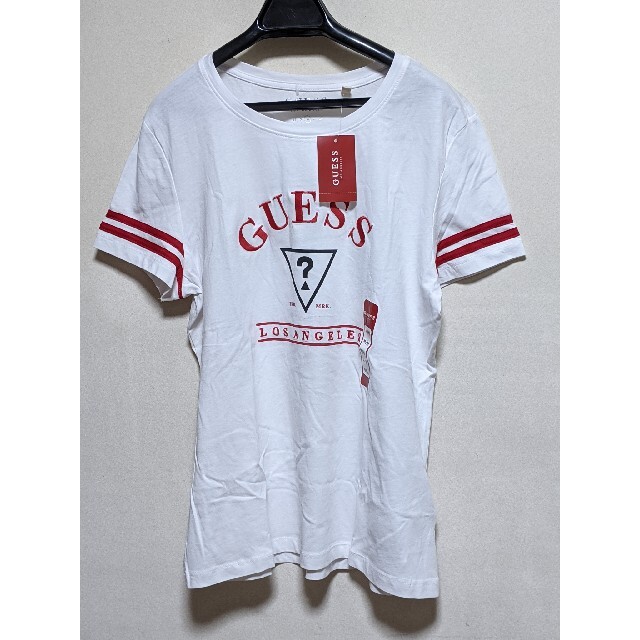 GUESS(ゲス)の【新品】GUESS ゲス V Tシャツ M ピュアホワイト タグ付 COLLER レディースのトップス(Tシャツ(半袖/袖なし))の商品写真