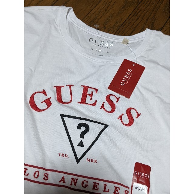 GUESS(ゲス)の【新品】GUESS ゲス V Tシャツ M ピュアホワイト タグ付 COLLER レディースのトップス(Tシャツ(半袖/袖なし))の商品写真