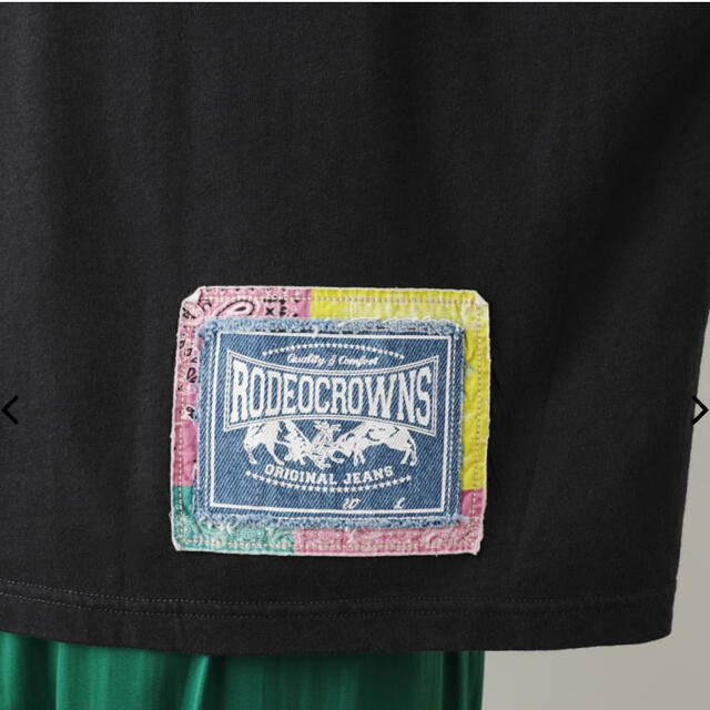 RODEO CROWNS WIDE BOWL(ロデオクラウンズワイドボウル)のロデオクラウンズ マルチカラーパッチトップス　チャコールグレー レディースのトップス(Tシャツ(半袖/袖なし))の商品写真