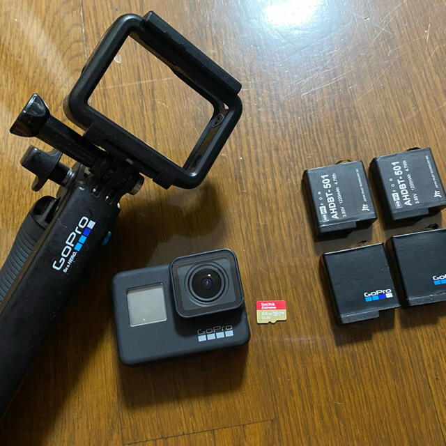 GoPro HERO7 BLACK バッテリー4つその他アクセサリー付き