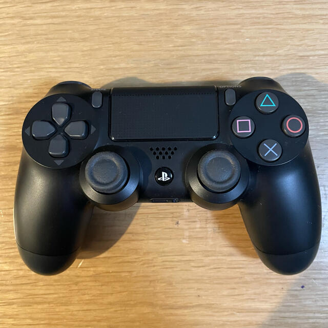 PS4 Pro 1TB コントローラー3つ　ソフト2つ 2