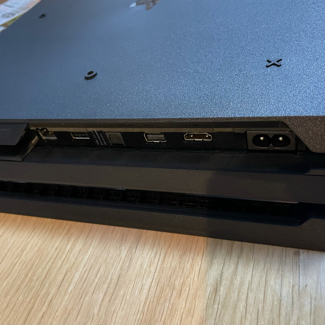 PS4 Pro 1TB コントローラー3つ　ソフト2つ 8