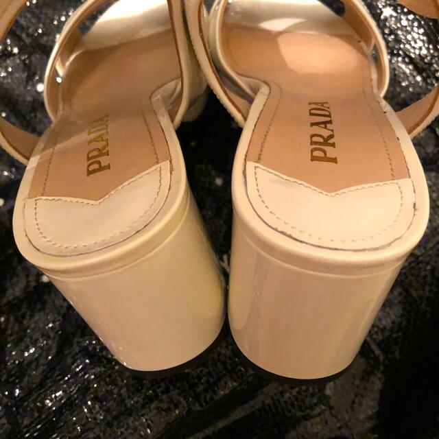 PRADA(プラダ)の【最終価格】プラダ サンダル 美品 白 厚底 ホワイト サイズ３６.５ レディースの靴/シューズ(サンダル)の商品写真