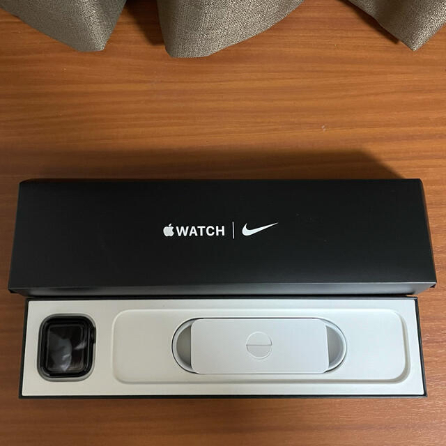 Apple Watch Nike SE（GPSモデル） 40mmスペースグレイ - 腕時計(デジタル)