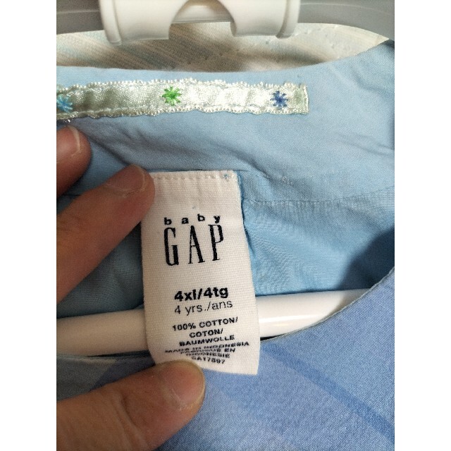 babyGAP(ベビーギャップ)のベビーギャップ　タータンチェックブルーワンピース　100cm キッズ/ベビー/マタニティのキッズ服女の子用(90cm~)(ワンピース)の商品写真