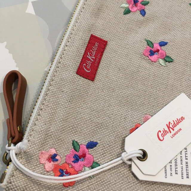 Cath Kidston(キャスキッドソン)のキャスキッドソン　リネン　ポーチ　小花柄　お買い得 レディースのファッション小物(ポーチ)の商品写真