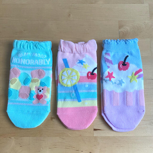 AEON(イオン)のTOPVALU のびのびソックス  kids socks  3足組 キッズ/ベビー/マタニティのこども用ファッション小物(靴下/タイツ)の商品写真