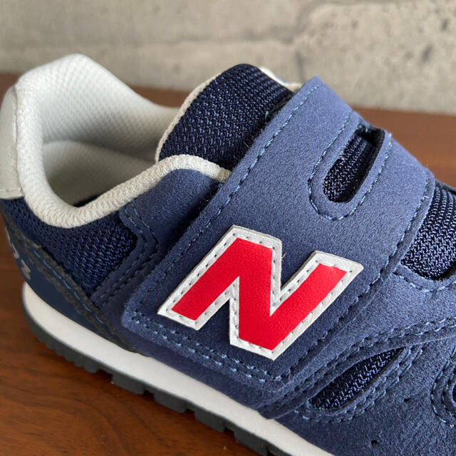 New Balance(ニューバランス)の【新品】16.5センチ ネイビー×レッド ニューバランス スニーカー キッズ/ベビー/マタニティのキッズ靴/シューズ(15cm~)(スニーカー)の商品写真