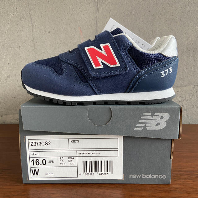 New Balance(ニューバランス)の【新品】16センチ ネイビー×レッド ニューバランス スニーカー キッズ/ベビー/マタニティのキッズ靴/シューズ(15cm~)(スニーカー)の商品写真