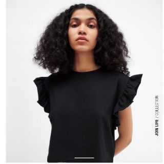 ザラ(ZARA)のZARAフリルTシャツ新品‼️未使用タグつき(Tシャツ(半袖/袖なし))