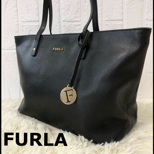 【美品】FURLA フルラ トートバッグ デイジー ロゴチャーム ブラック