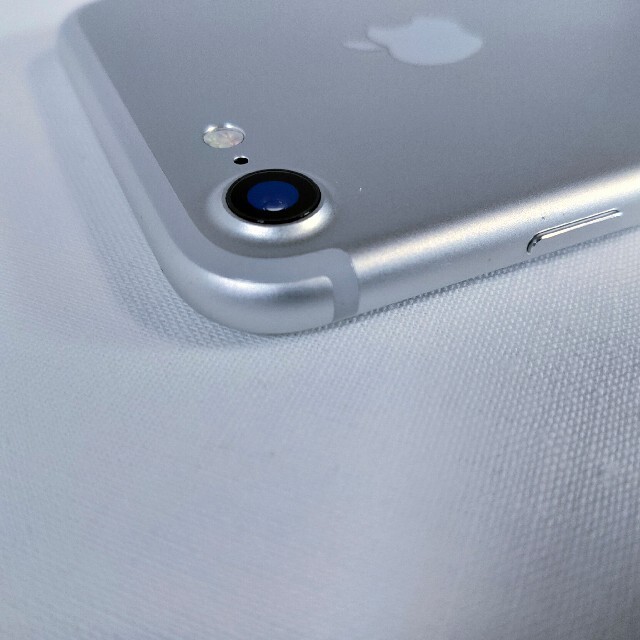 iPhone 7 Silver 32 GB docomo 2