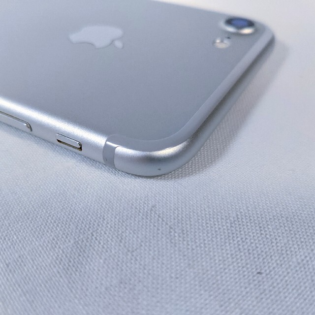 iPhone 7 Silver 32 GB docomo 3