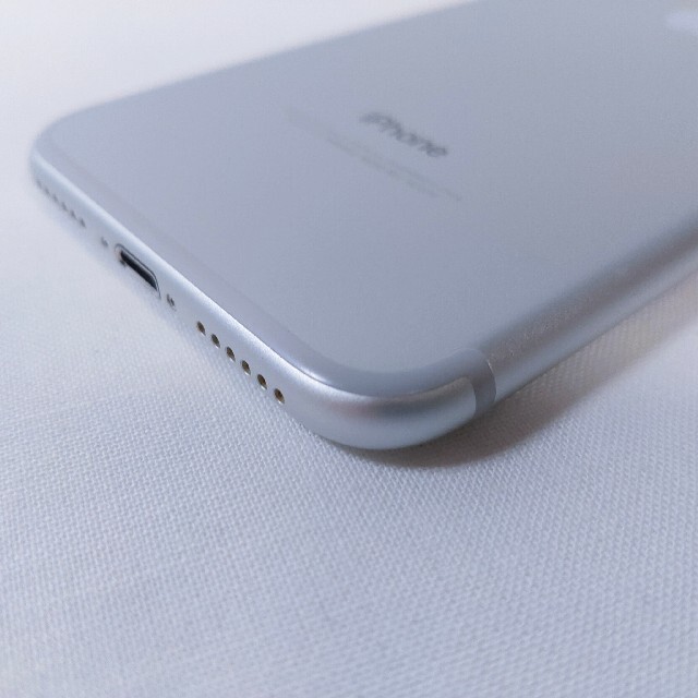 iPhone 7 Silver 32 GB docomo 4