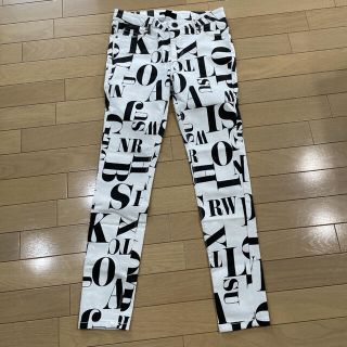 フォーエバートゥエンティーワン(FOREVER 21)のパンツ　Forever21(カジュアルパンツ)