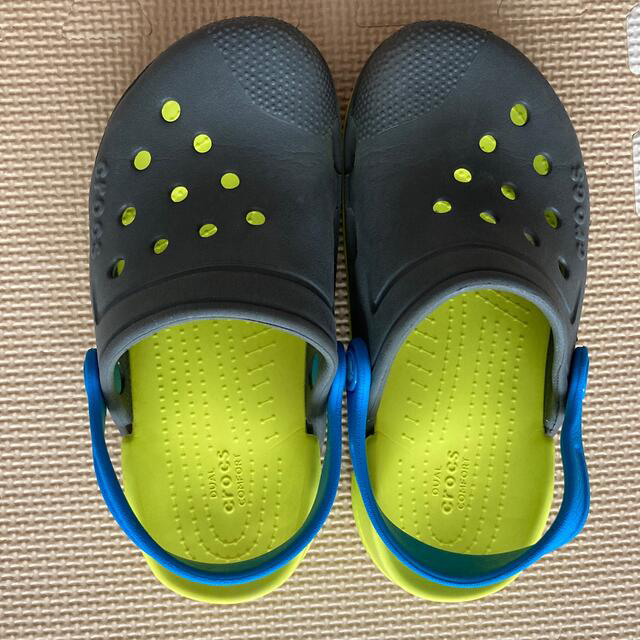 crocs(クロックス)のクロックス　C13 キッズ/ベビー/マタニティのキッズ靴/シューズ(15cm~)(サンダル)の商品写真
