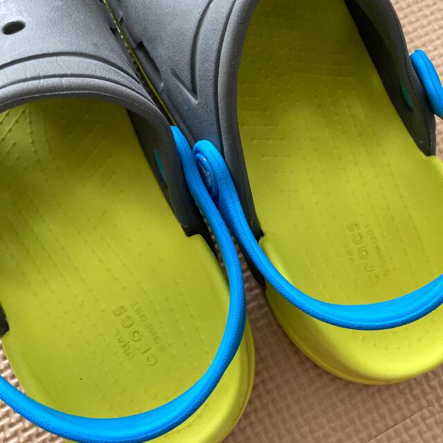 crocs(クロックス)のクロックス　C13 キッズ/ベビー/マタニティのキッズ靴/シューズ(15cm~)(サンダル)の商品写真